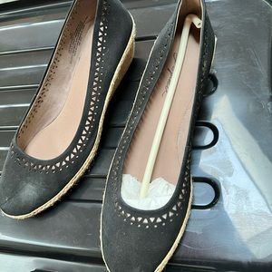 Black sueded Easy Spirit espadrille